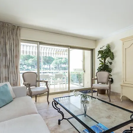 Sleeps 4 Air Con Wifi 公寓