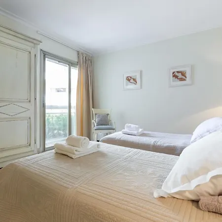 Sleeps 4 Air Con Wifi *